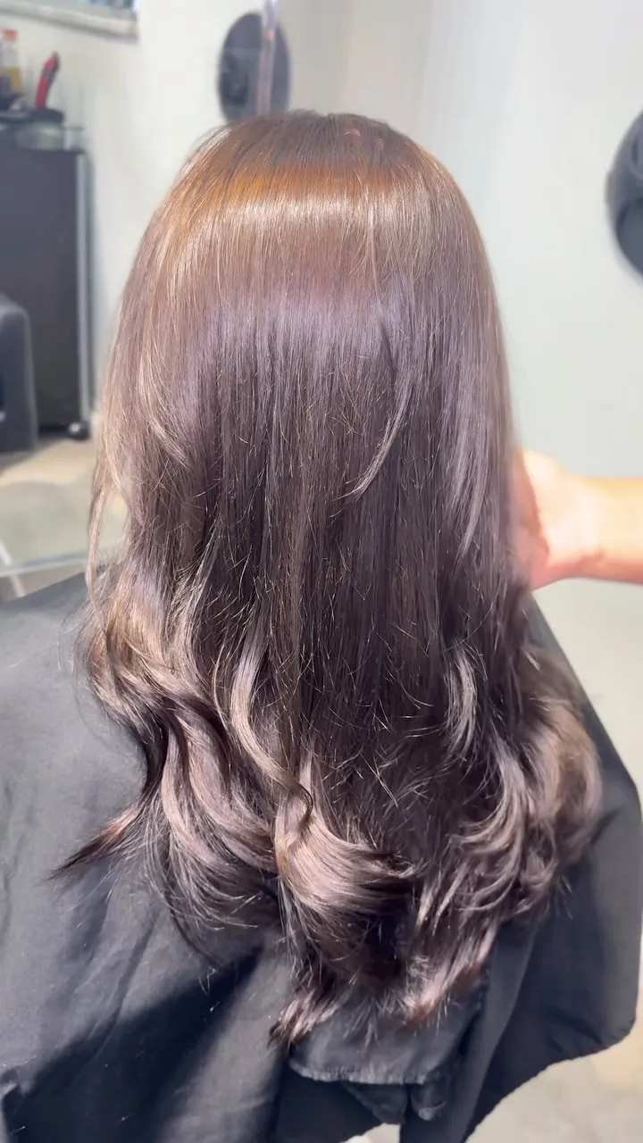 Cabelo castanho com ondas